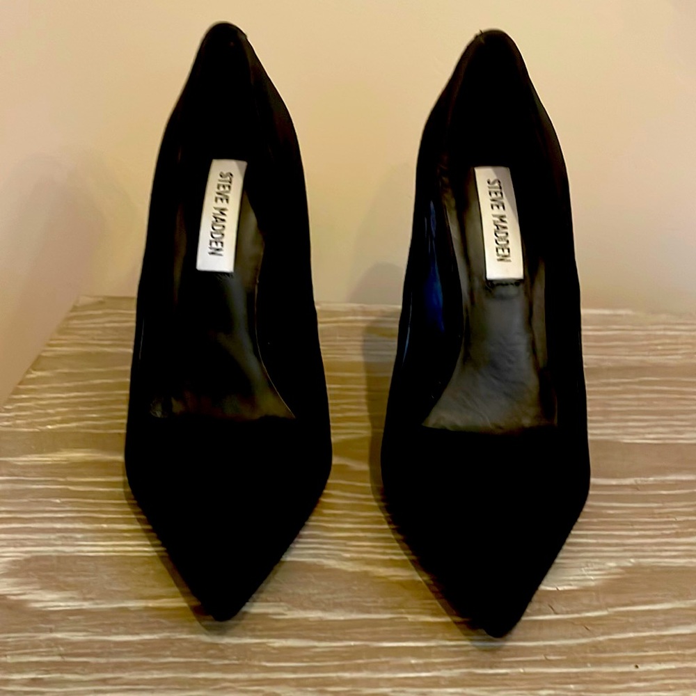 Suede pumps